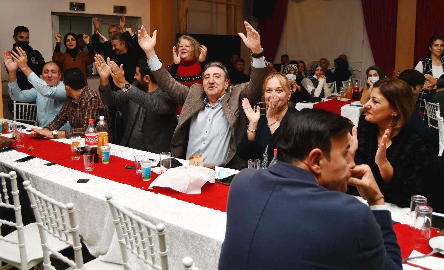 ÖĞRETMENLERE YAKIŞIR KUTLAMA3