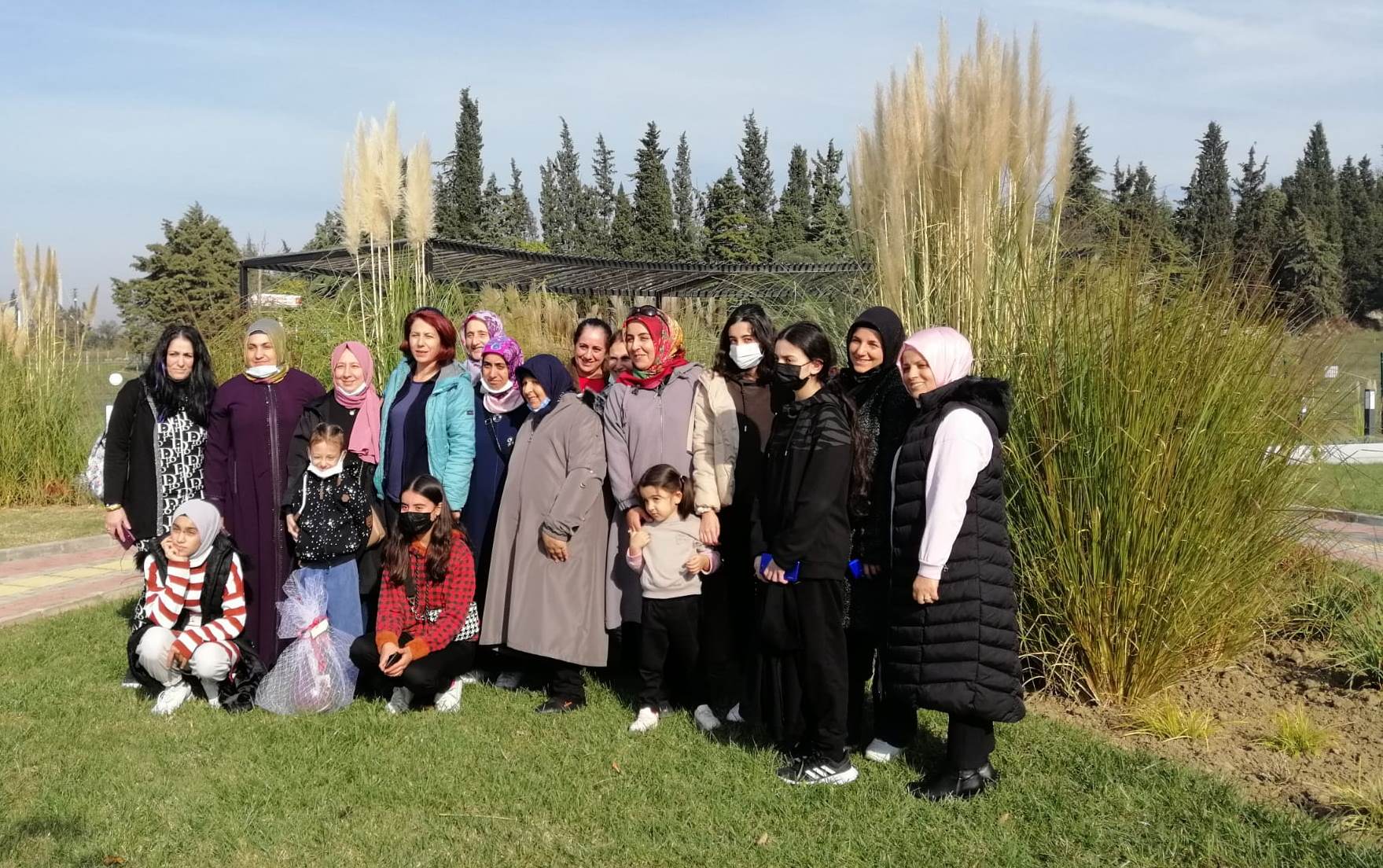 ÖĞRETMENLERİYLE 4 YIL SONRA KUŞ OTELİ’NDE BULUŞTULAR