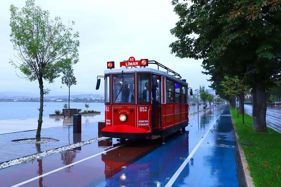 ‘SAHİLE BAKTIM, YALOVA SANDIM, TRAMVAYA BAKTIM ORDU ÇIKTI’