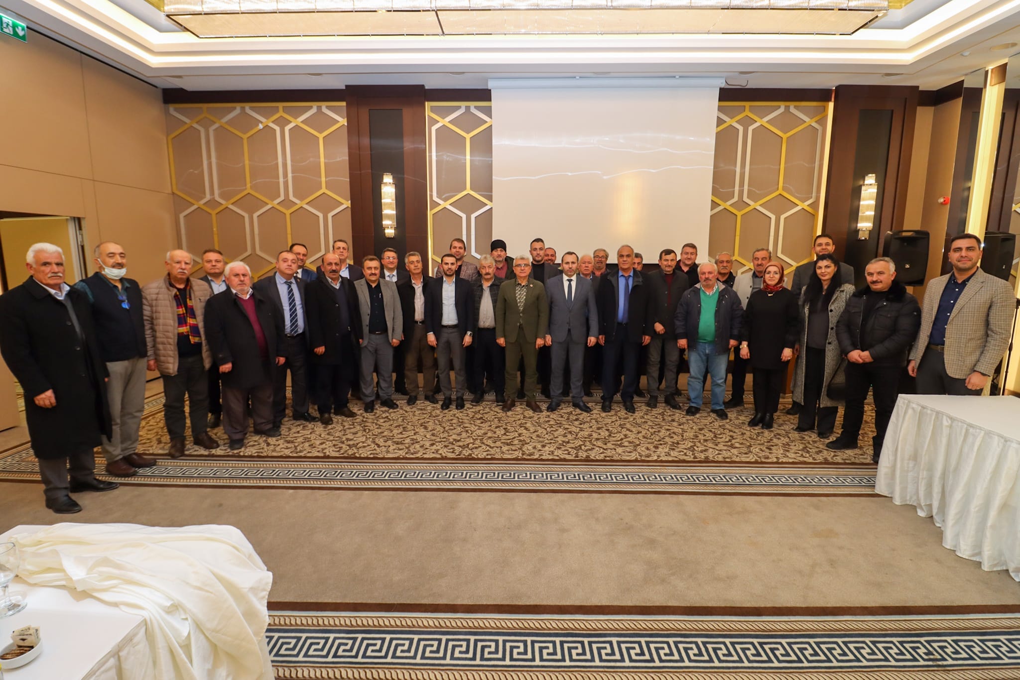 BAŞKAN VEKİLİ TUTUK MUHTARLARLA BULUŞTU