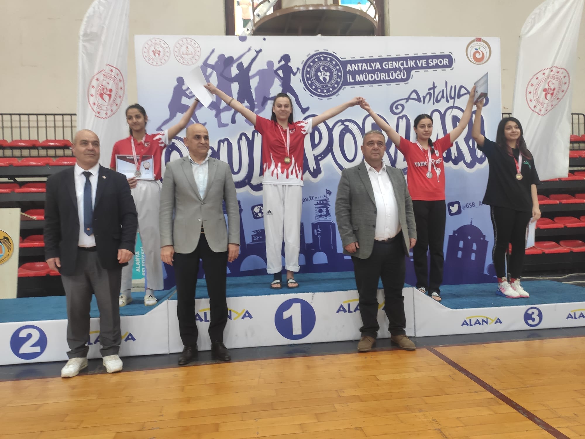 Nisanur Türkiye şampiyonu (1)