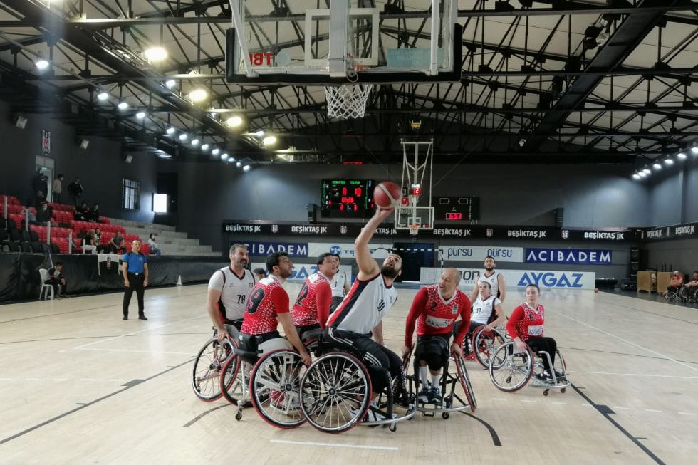 PLAY-OFF’A UZAK KALDIK!