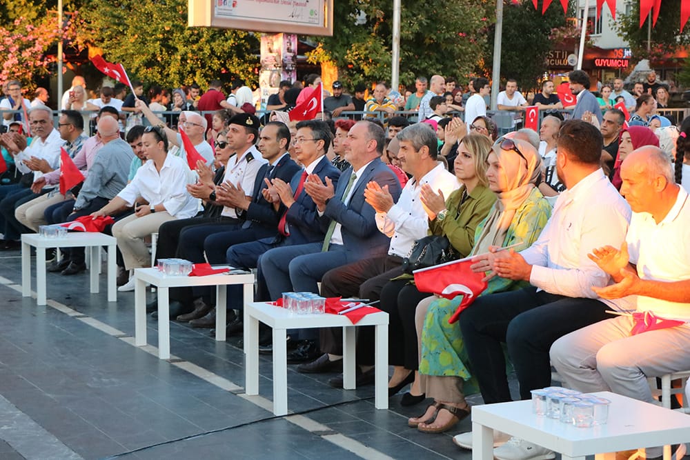 Çınarcık’ta Demokrasi Nöbetine Devam (10)