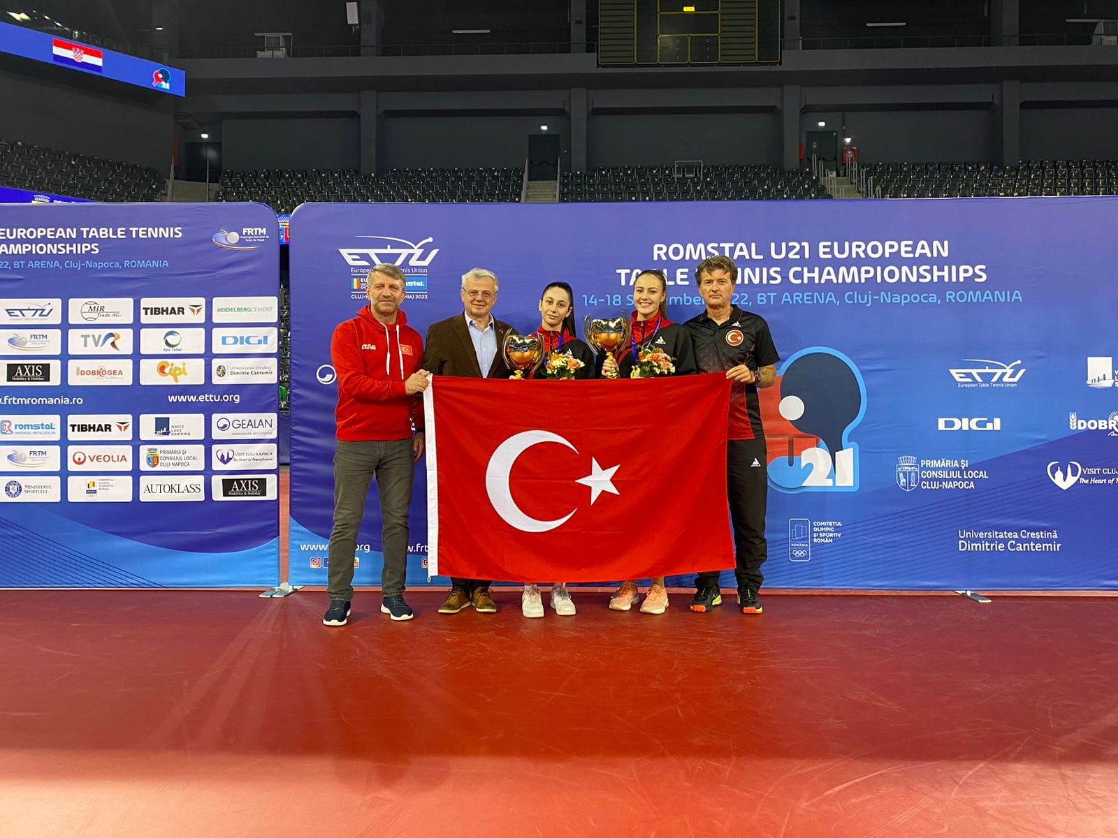 ECE HARAÇ AVRUPA’NIN ZİRVESİNDE