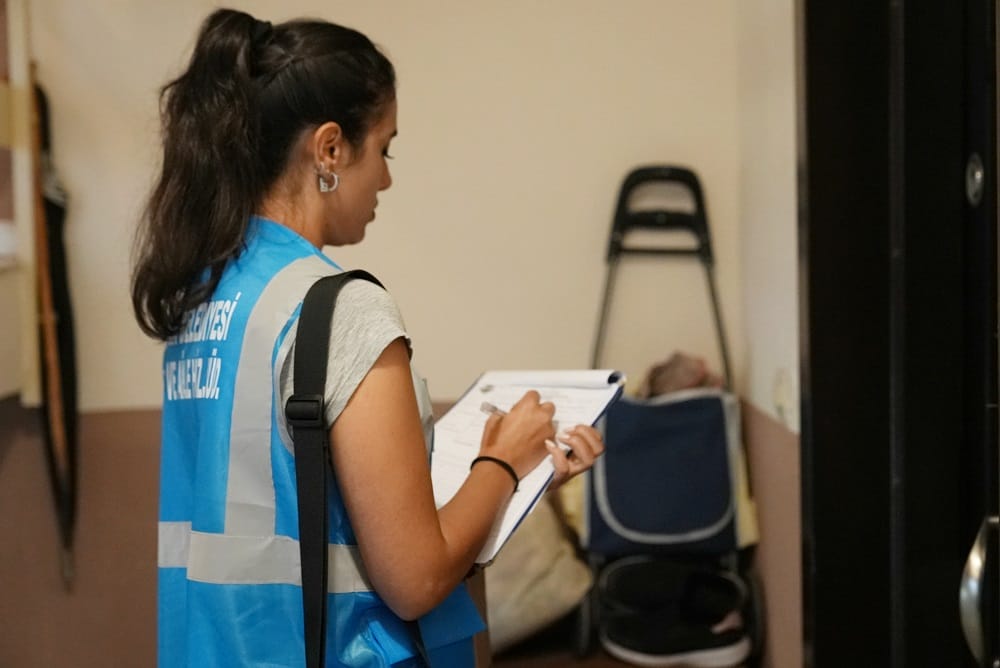 YALOVA BELEDİYESİ HANELERİ TEK TEK ZİYARET EDİYOR