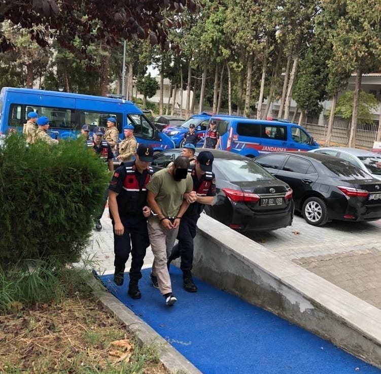 KIRMIZI BÜLTENLE ARANAN ŞAHIS YALOVA’DA YAKALANDI