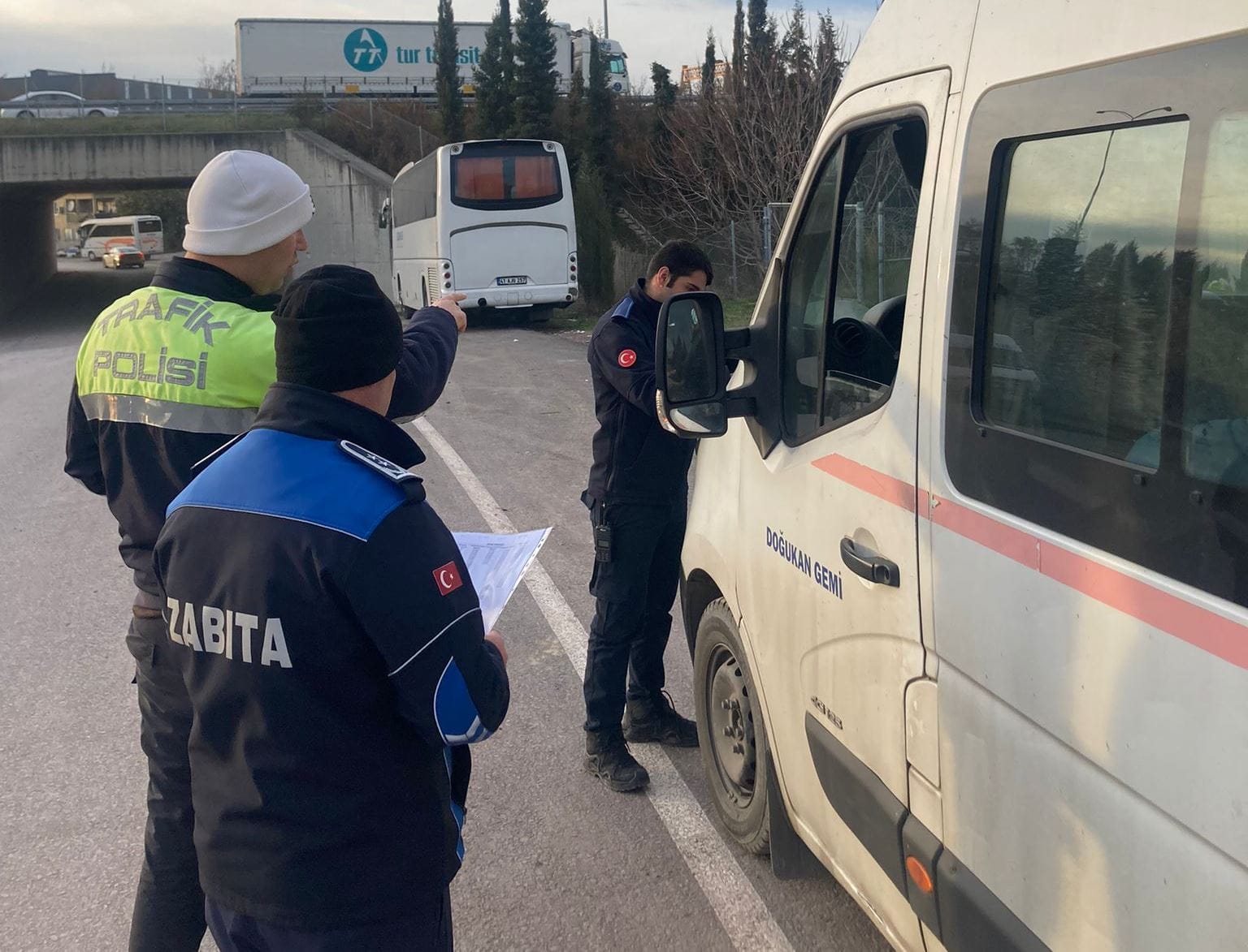 Altınova’da servis araçları denetlendi 1