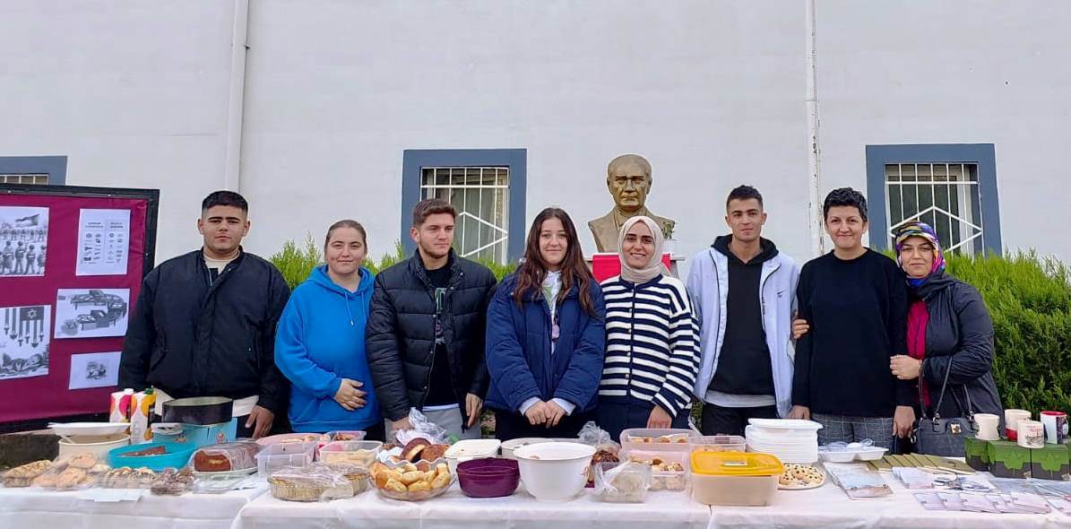 ÖĞRENCİLERDEN FİLİSTİN KERMESİ