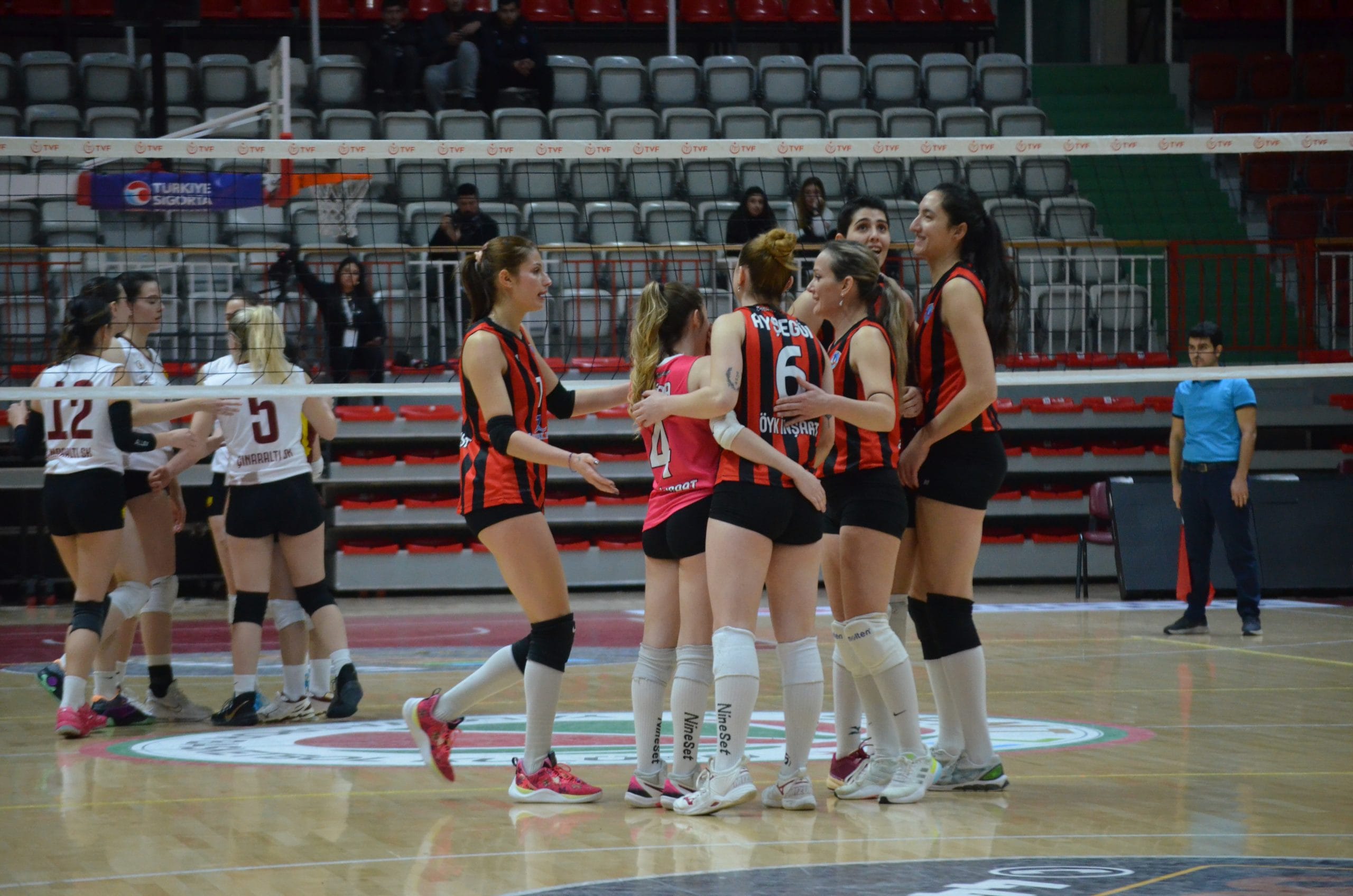 ÇİFTLİKKÖY TAMAM, SEMT77 VOLEYBOL BEKLEMEDE (3)
