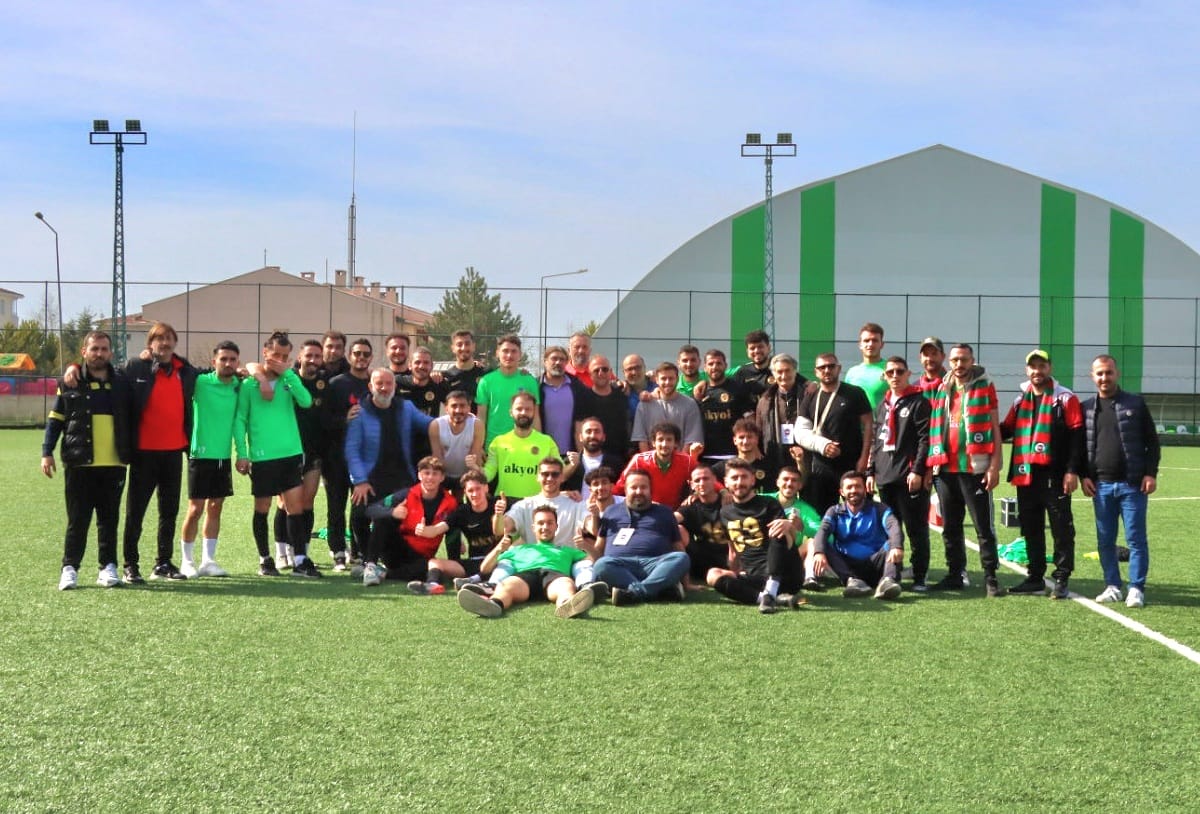 VE YALOVASPOR ŞAMPİYON (1)