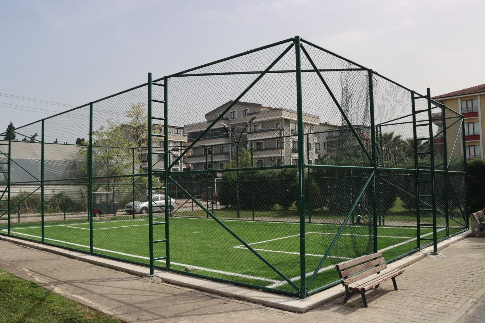 YENİLENEN HALI SAHA (1)