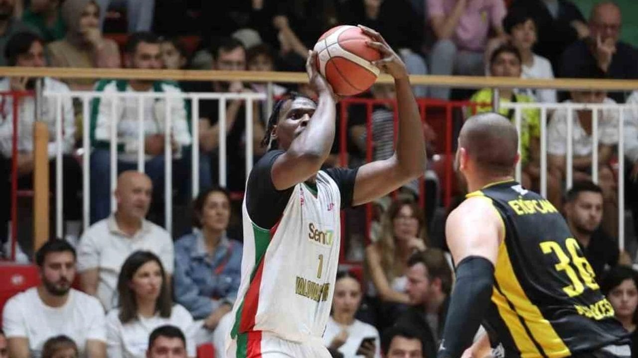 semt77-yalovaspor-evinde-balikesir-buyuksehiri-83-69-yendi