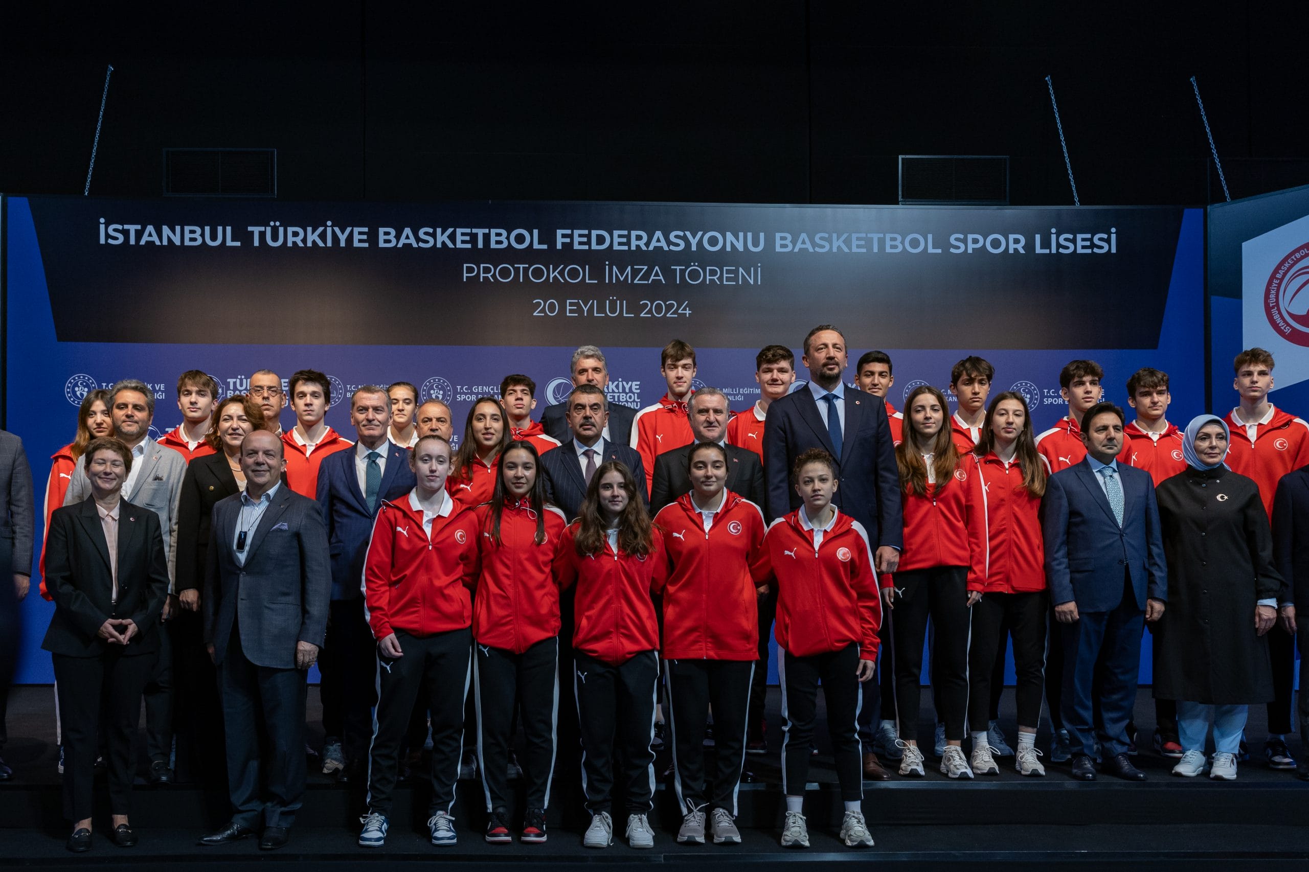TÜRKİYE’NİN İLK BASKETBOL SPOR LİSESİ İÇİN İMZALAR ATILDI (4)