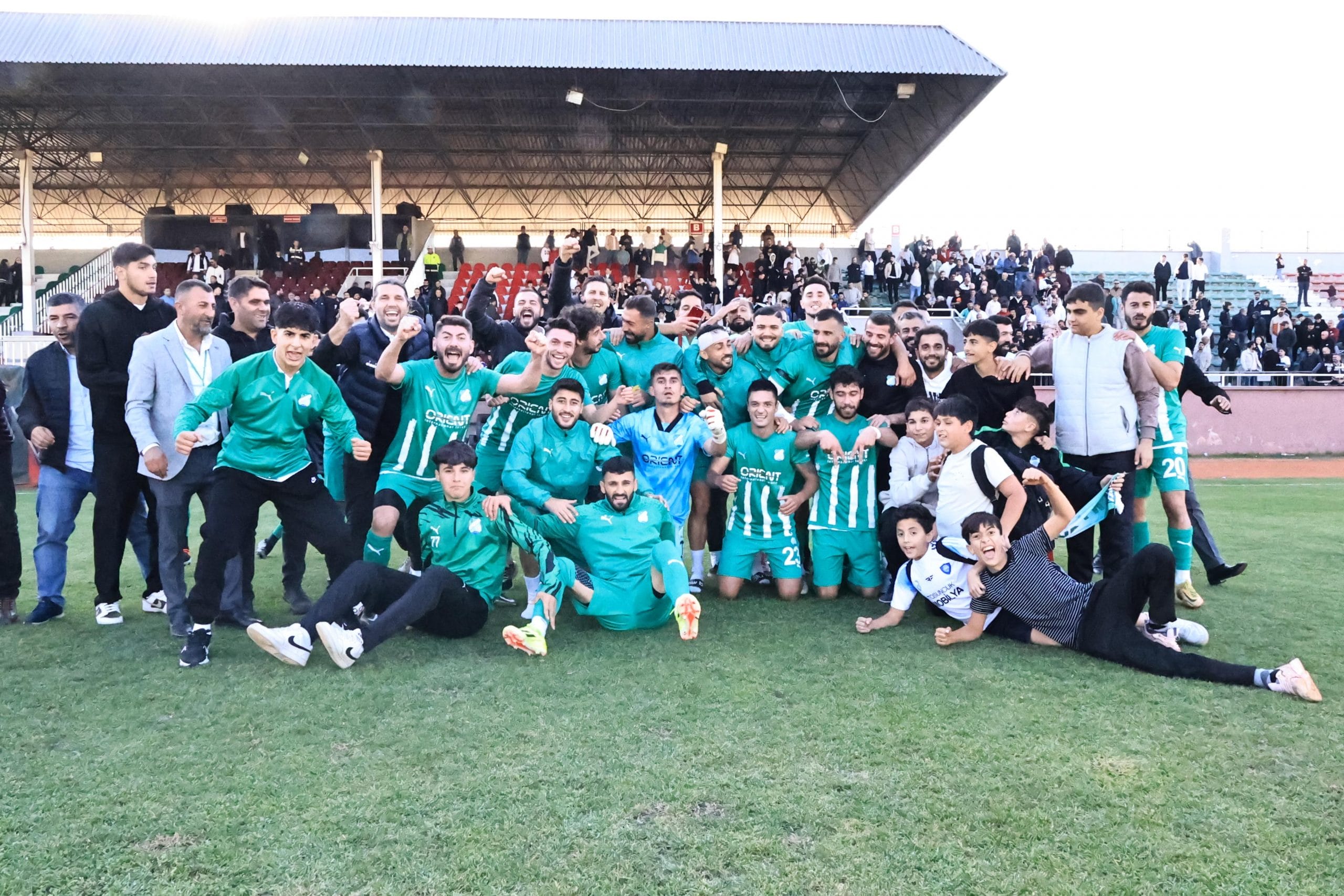 YEŞİL YALOVA FK 10 KİŞİYLE GALİP