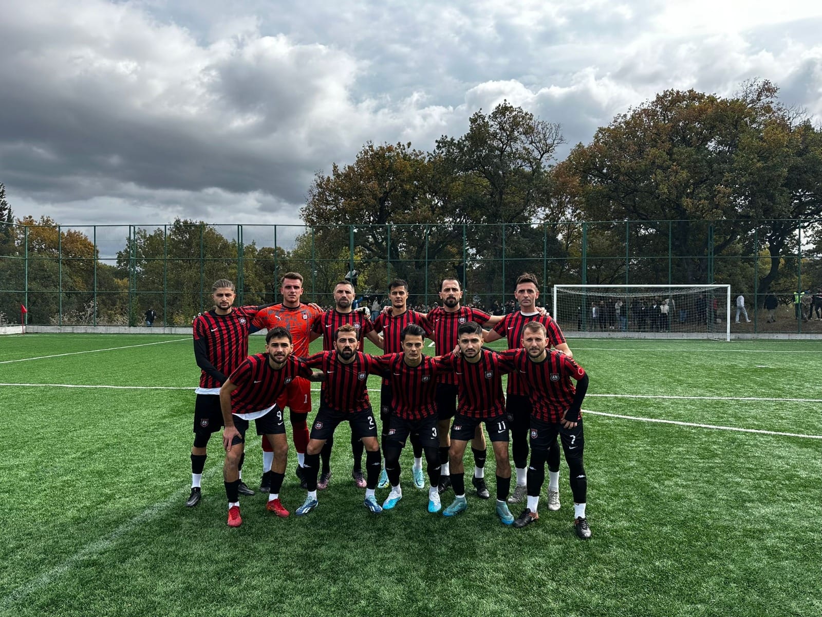 KADIKÖY GÜLE OYNAYA