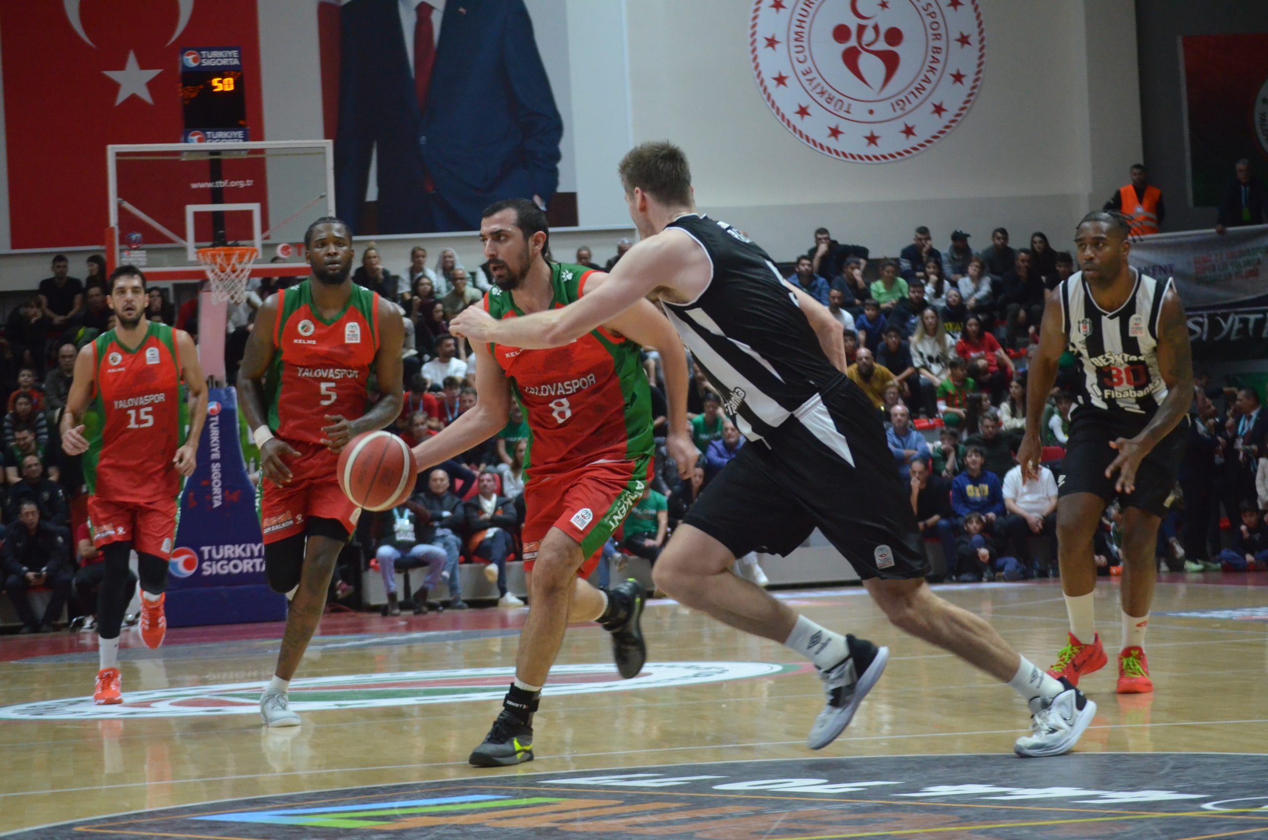 12 DEV ADAM ZORLU DEPLASMANDA