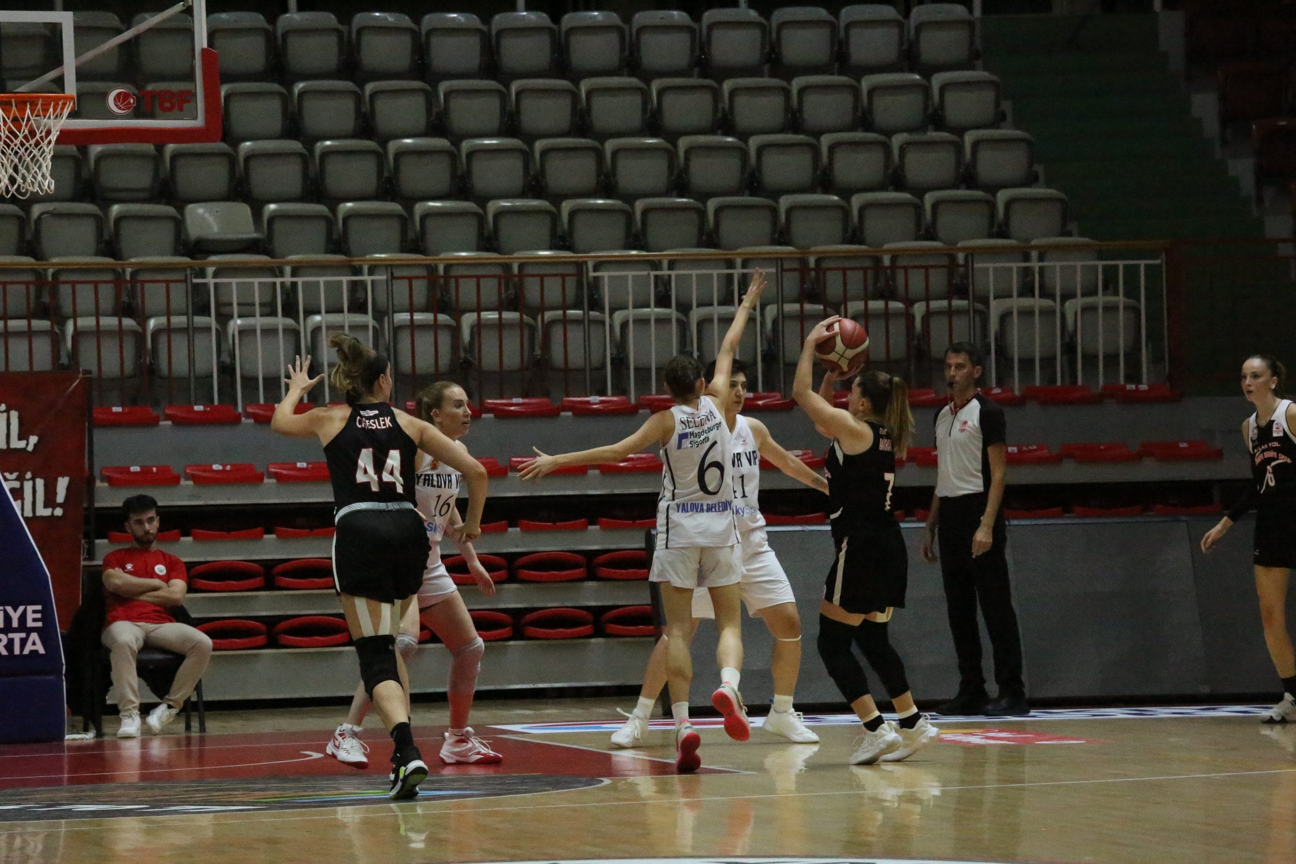 PERİLER, EMLAK KONUT’U ELİNDEN KAÇIRDI (1)