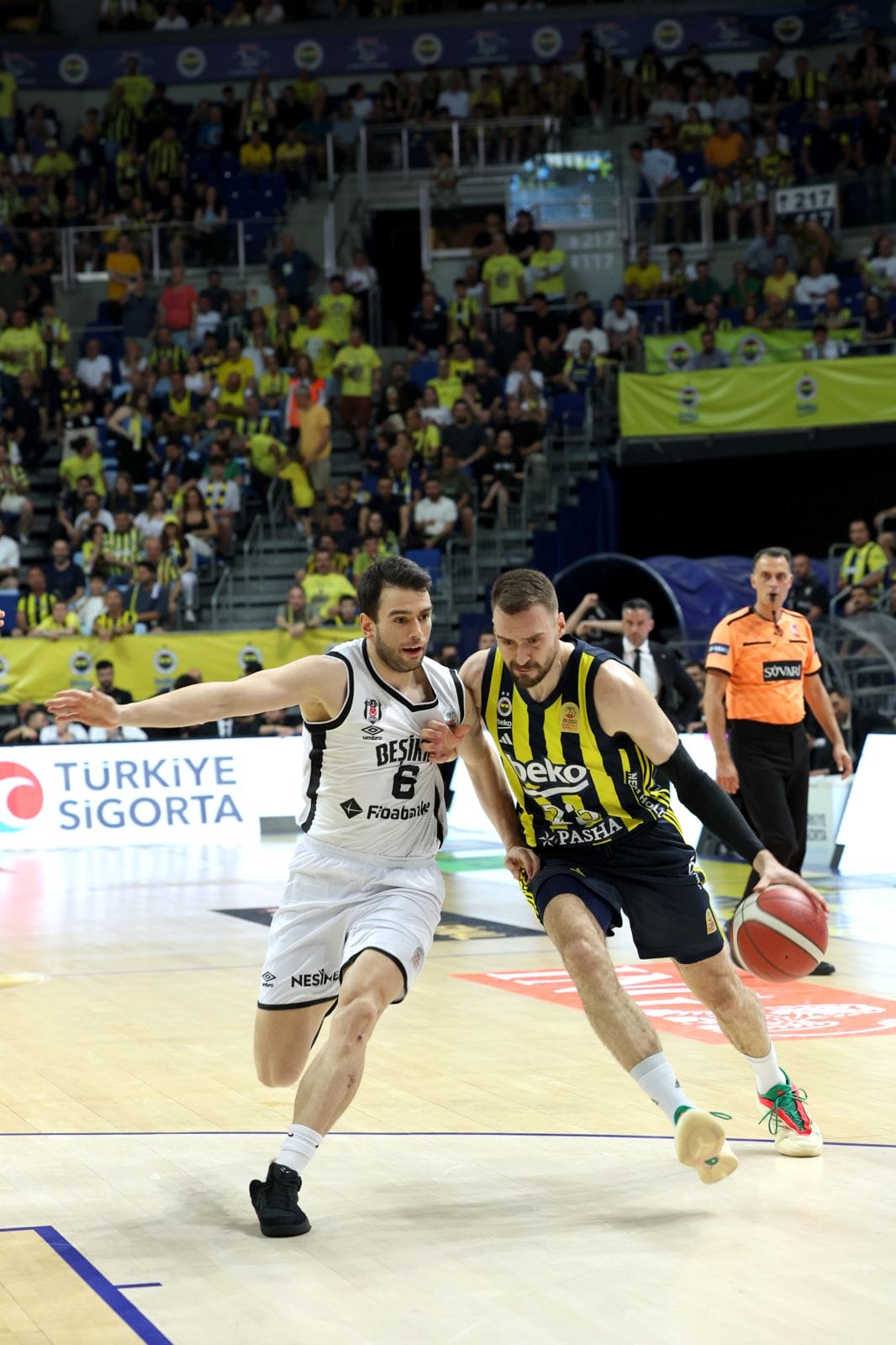 SARI LACİVERTLİLER FARKLI KAZANDI (2)