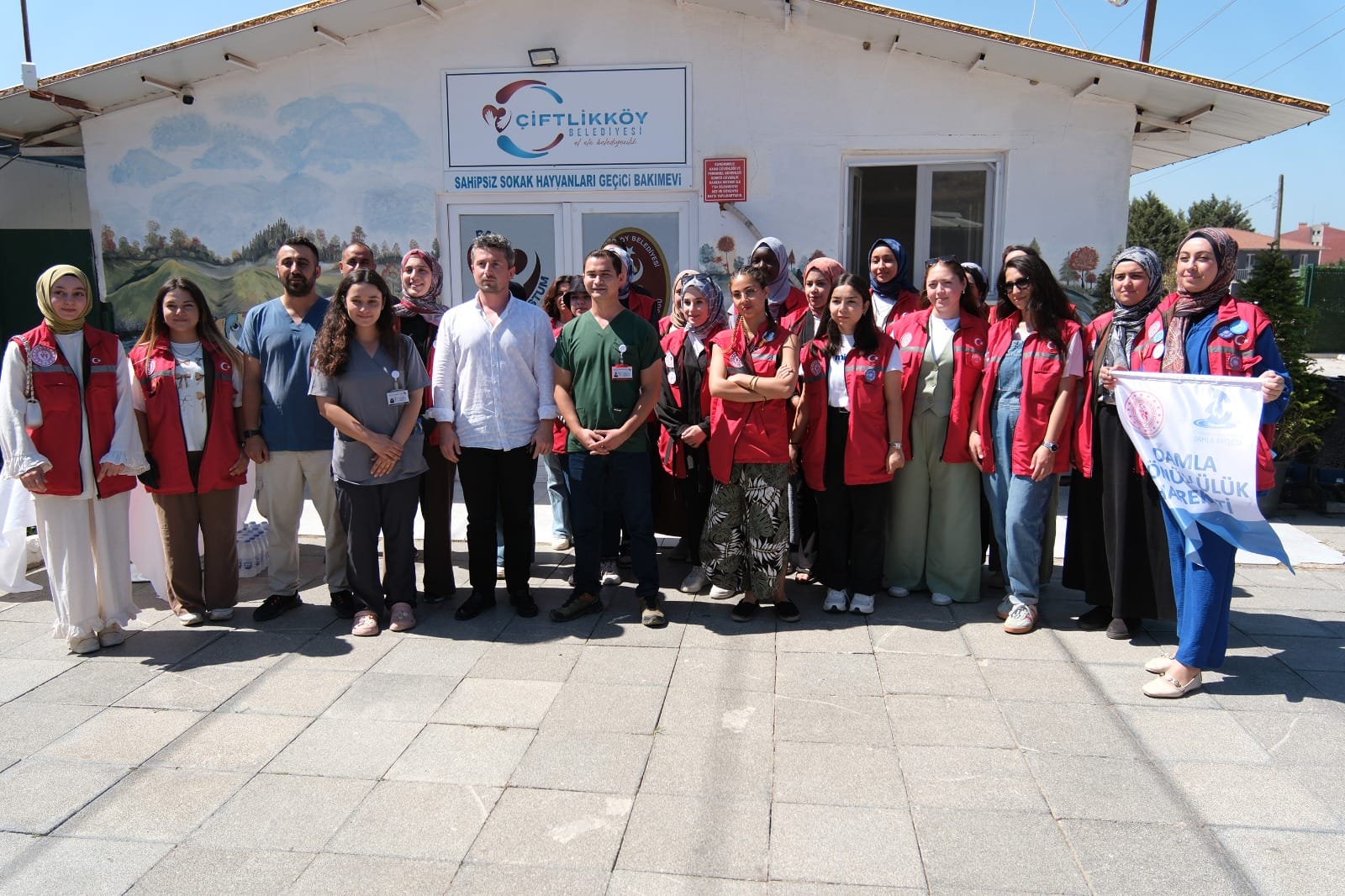 ‘KÖPEK MAMASI HEDİYE ETTİLER’