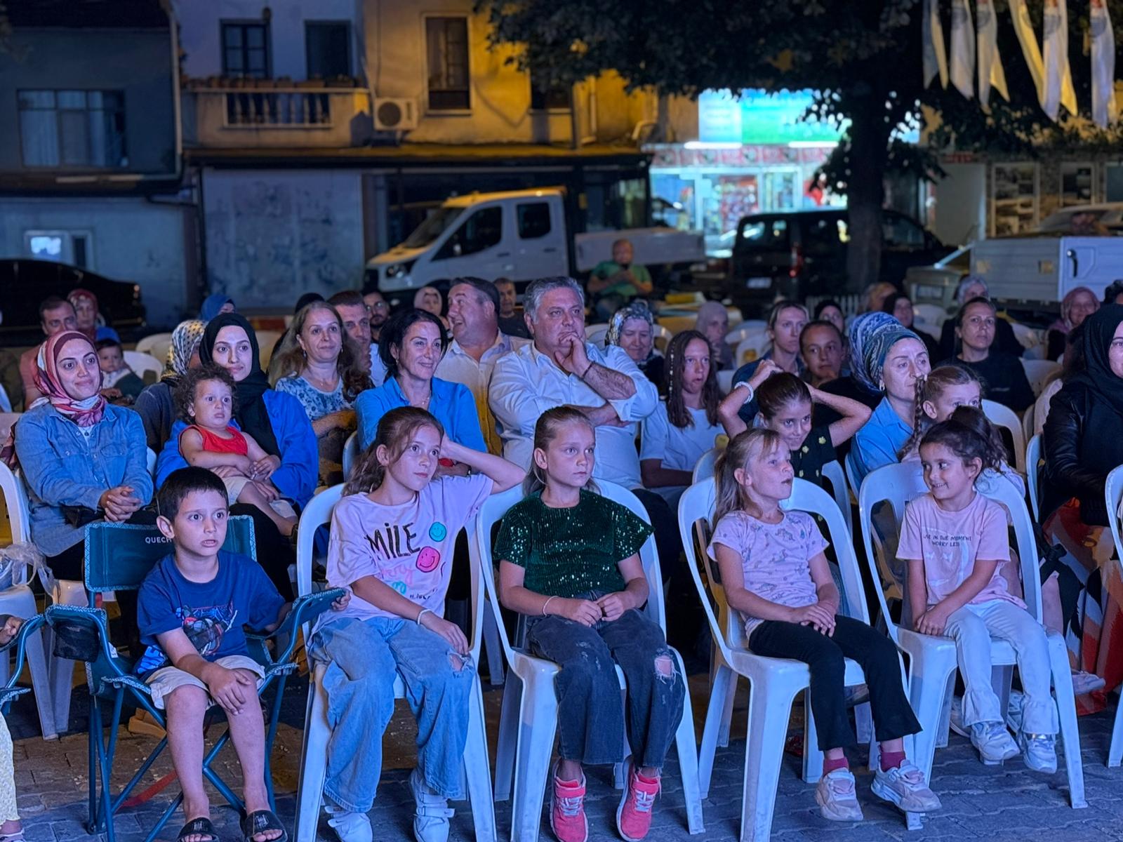 SİNEMA KEYFİ ELMALIK KÖY MEYDANINDA