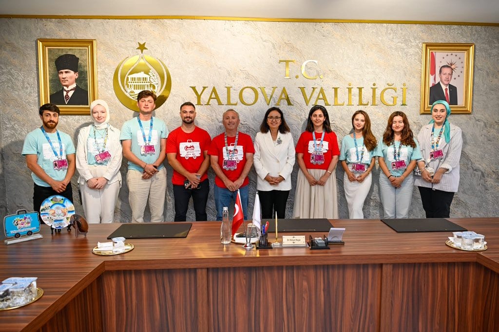 GENÇLİK OTOBÜSÜ’NDEN VALİ KAYA’YA ZİYARET