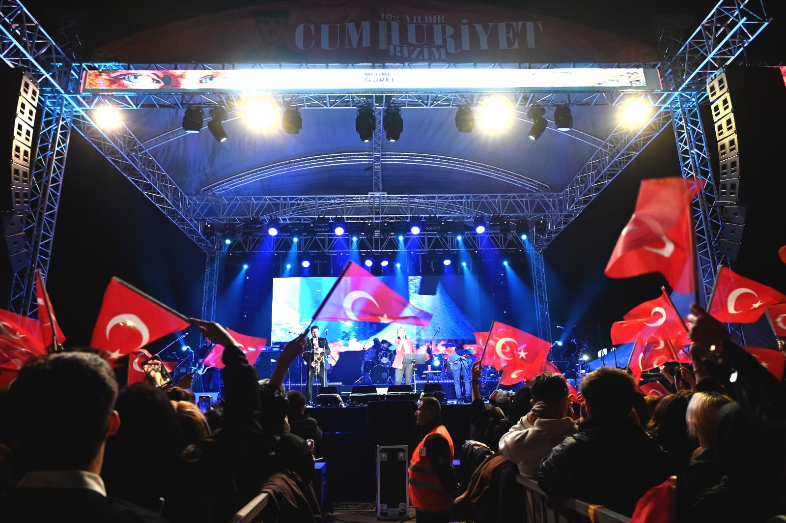 SANATÇILARDAN UNUTULMAZ GECE