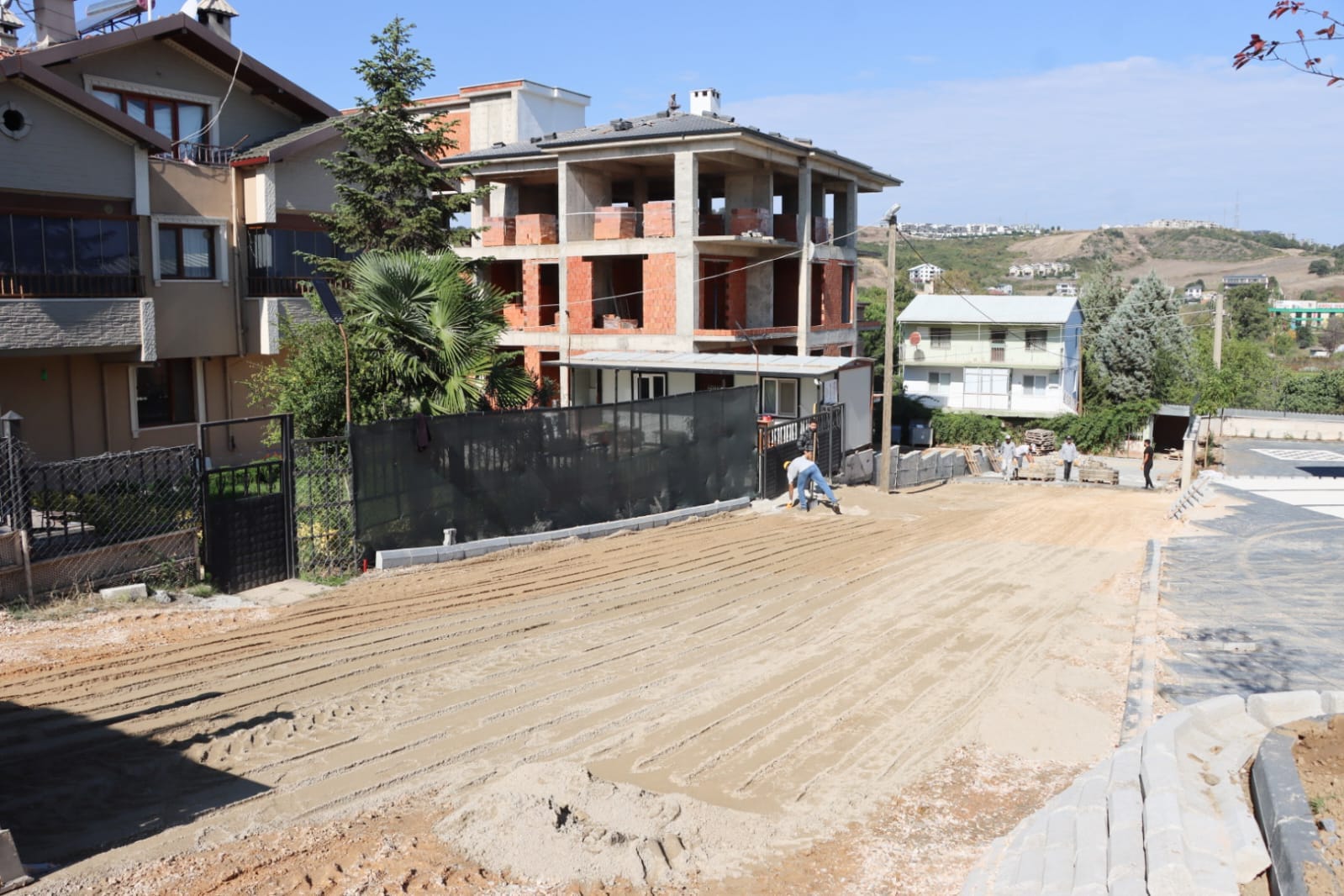 YENİ PARKE YOL ÇALIŞMALARI DEVAM EDİYOR