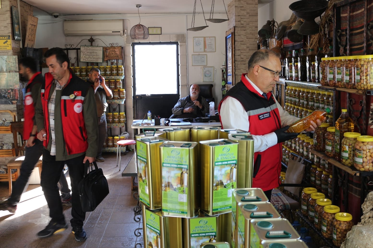 ARMUTLU’DA GIDA DENETİMLERİ SIKILAŞTIRILDI