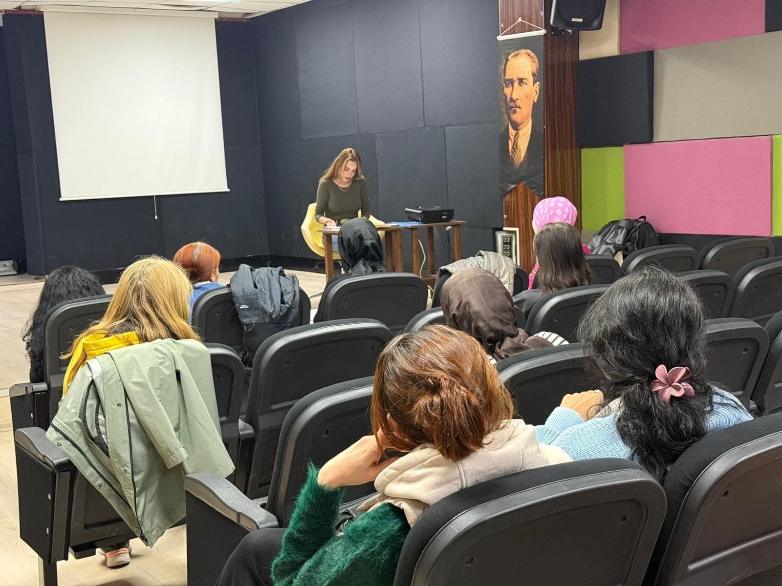 SANAT EĞİTİMLERİ SÜRÜYOR