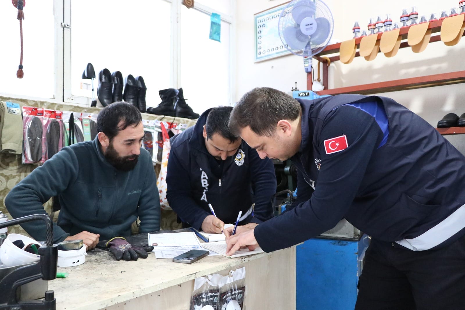 ÇİFTLİKKÖY’DE ZABITADAN RUHSAT MESAİSİ